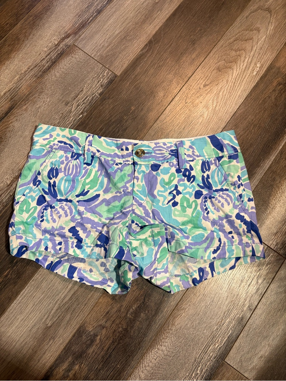 Lilly pulitzer Walsh shorts Blue and green patterned Size 6